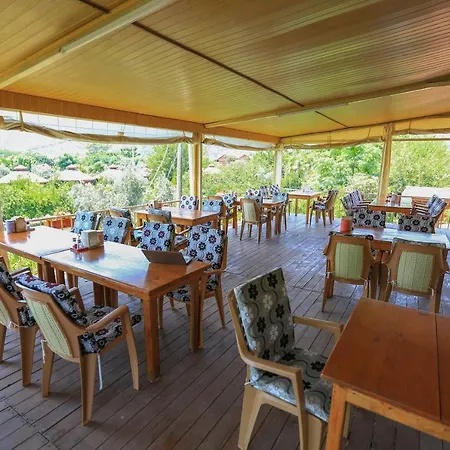 בית אירוח Rose Bungalow